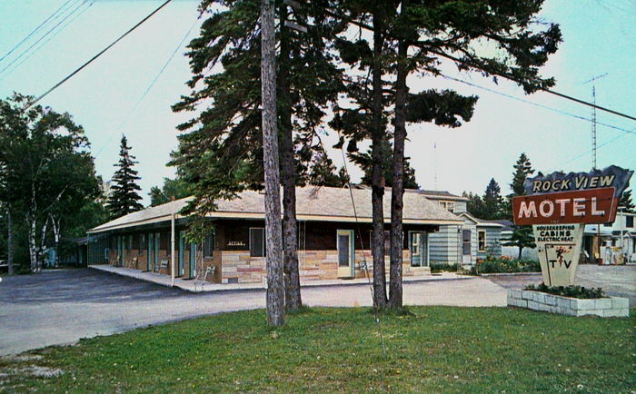 Bear Cove Inn (Rock View Motel, Rockview Motel) - Vintage Post Card (newer photo)